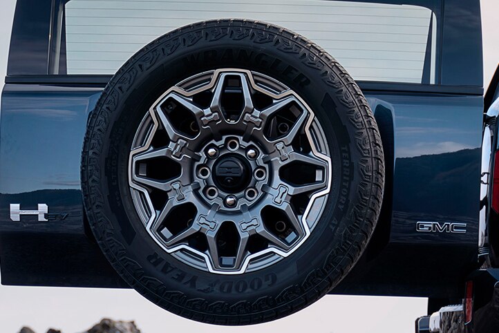 Hummer EV SUV 2025 exterior